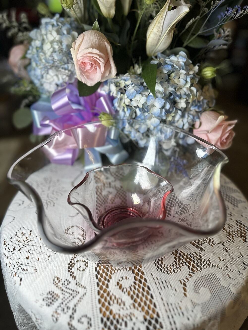 Vintage Mid Century Modern Purple Amethyst Ombre Clear Glass Ruffled Bowl